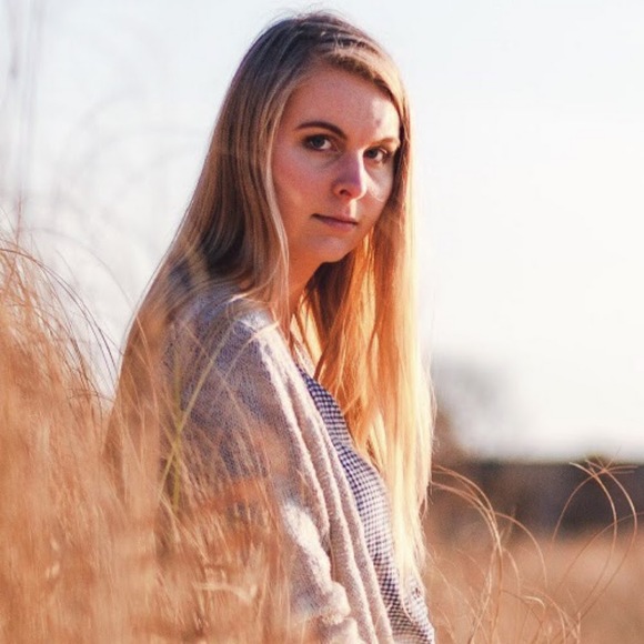 Meet your Posher, Elissa - Picture 1 of 1